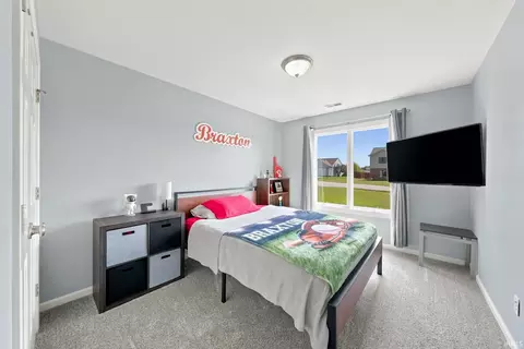 Bedroom - 825 Innkeepers Ct, Waterloo, IN 46793 photo 5 of 8