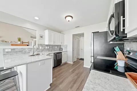Kitchen - 825 Innkeepers Ct, Waterloo, IN 46793 photo 3 of 4