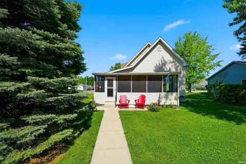 Exterior - 702 N Wayne St, Warren, IN 46792 photo 3 of 9