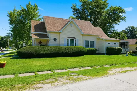 702 N Wayne St, Warren, IN 46792