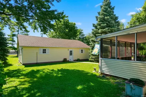 Exterior - 702 N Wayne St, Warren, IN 46792 photo 5 of 9