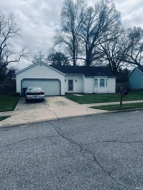 2106 Spring Hill Dr, South Bend, IN 46628