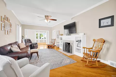 Living - 2107 Park Ave, Bedford, IN 47421 photo 2 of 3