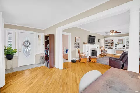 Entry Way - 2107 Park Ave, Bedford, IN 47421 photo 1 of 3