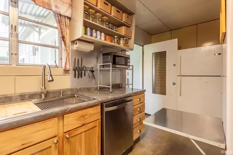 Kitchen - 1901 E Maxwell Ln, Bloomington, IN 47401 photo 4 of 4