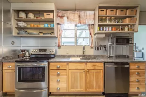 Kitchen - 1901 E Maxwell Ln, Bloomington, IN 47401 photo 3 of 4