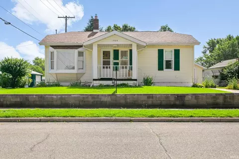1906 Sarah St, Mishawaka, IN 46545