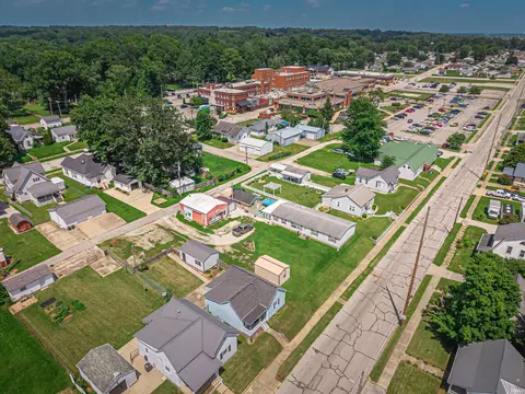 View/Area - 1206 E Walnut St, Washington, IN 47501 photo 5 of 5