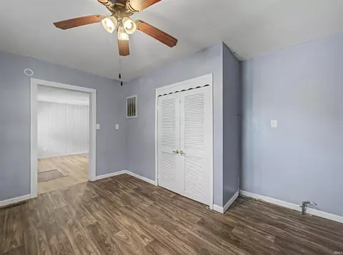 Entry Way - 1206 E Walnut St, Washington, IN 47501 photo 2 of 3