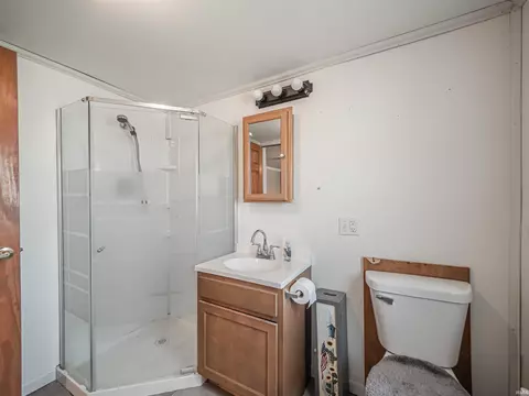 Bath - 1206 E Walnut St, Washington, IN 47501 photo 2 of 2