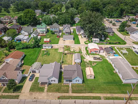 View/Area - 1206 E Walnut St, Washington, IN 47501 photo 4 of 5