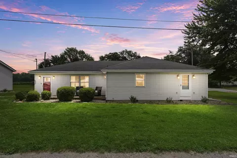 11405 Edgewater Ave, Hoagland, IN 46745