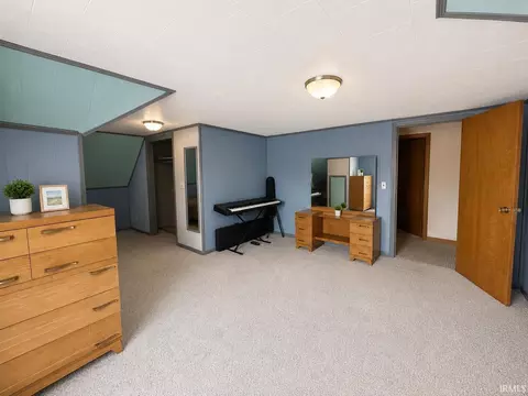 Bedroom - 129 E Grant St, Greentown, IN 46936 photo 7 of 9