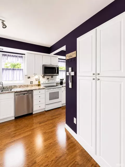 Kitchen - 129 E Grant St, Greentown, IN 46936 photo 4 of 4