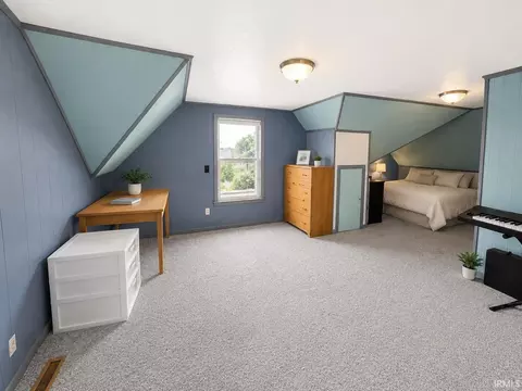 Bedroom - 129 E Grant St, Greentown, IN 46936 photo 8 of 9