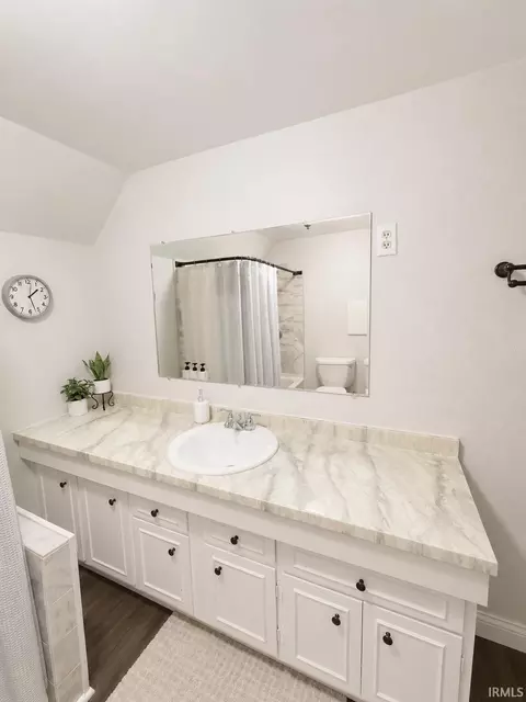 Bath - 129 E Grant St, Greentown, IN 46936 photo 3 of 3