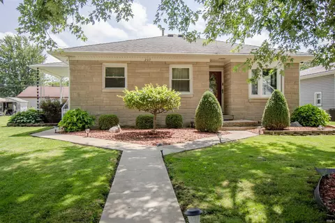 207 S Franklin St, Lynn, IN 47355