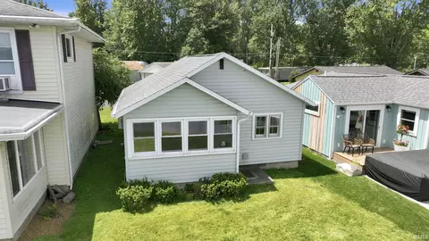626 E Lakewood Ave, Warsaw, IN 46580