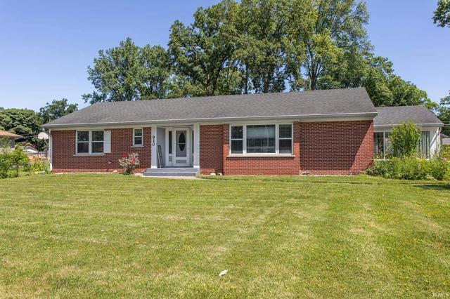 910 Orlando Dr, Fort Wayne, IN 46825
