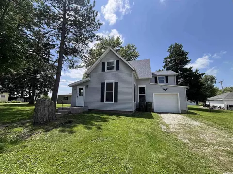 26 Hancock St, Otterbein, IN 47970