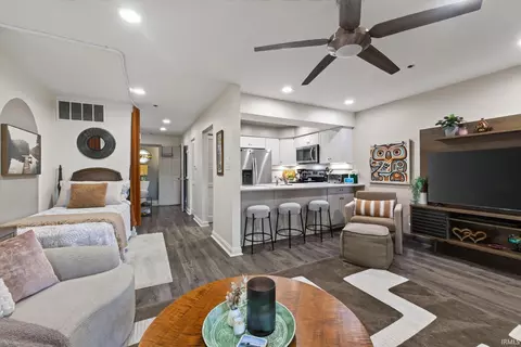 Living - 4062 Eagle Bay Dr, Bloomington, IN 47401 photo 2 of 5