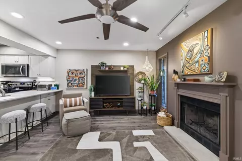 Living - 4062 Eagle Bay Dr, Bloomington, IN 47401 photo 5 of 5