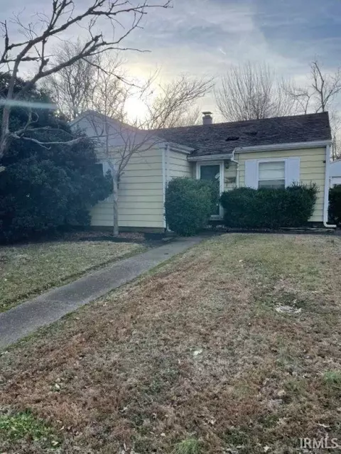 1303 Macarthur Dr, Evansville, IN 47714