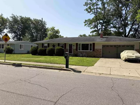 825 W Lowell Ave, Mishawaka, IN 46545