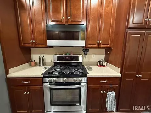 Kitchen - 4755 Donington Dr, Bloomington, IN 47401 photo 4 of 4