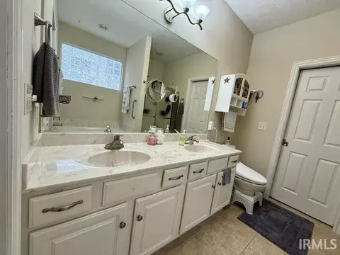 Bath - 4755 Donington Dr, Bloomington, IN 47401 photo 3 of 4