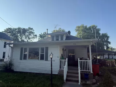 504 E May St, Walton, IN 46994 photo 2