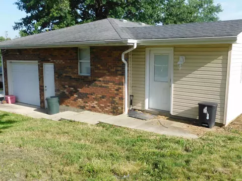 102 Nichols Ave, Salem, IN 47167