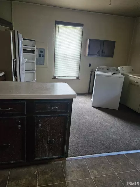 319 W Vine St, Mitchell, IN 47446 photo 2
