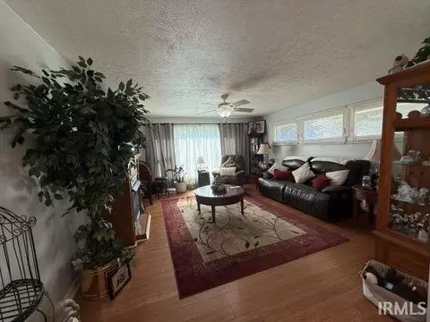 716 W Oak St, Mitchell, IN 47446 photo 3