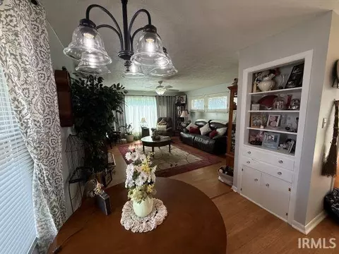 716 W Oak St, Mitchell, IN 47446 photo 4