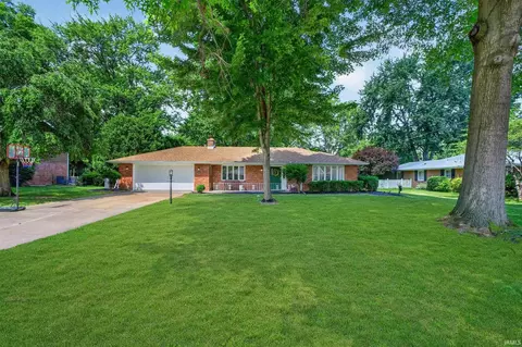 213 N Bayberry Ln, Muncie, IN 47304
