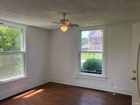 Living - 407 E Washington St, Dunkirk, IN 47336 photo 1 of 3