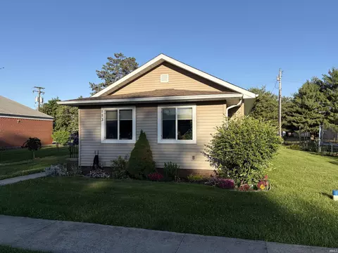 113 N Olive St, Osceola, IN 46561