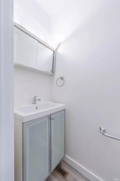 Bath - 563 E Graham Pl, Bloomington, IN 47401 photo 1 of 7