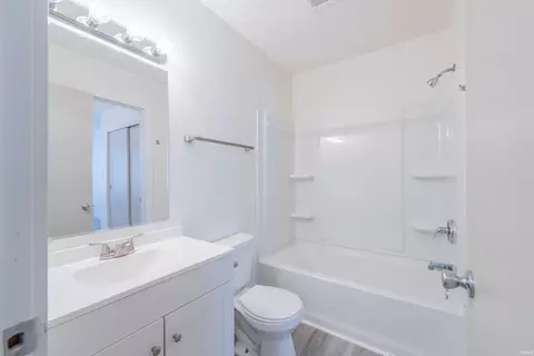 Bath - 563 E Graham Pl, Bloomington, IN 47401 photo 4 of 7