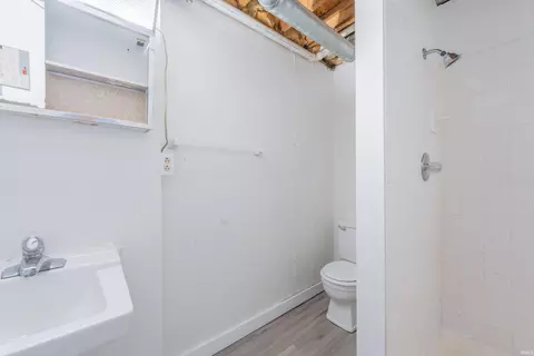 Bath - 563 E Graham Pl, Bloomington, IN 47401 photo 6 of 7