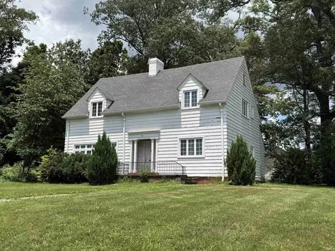 611 W Oak St, Oakland City, IN 47660