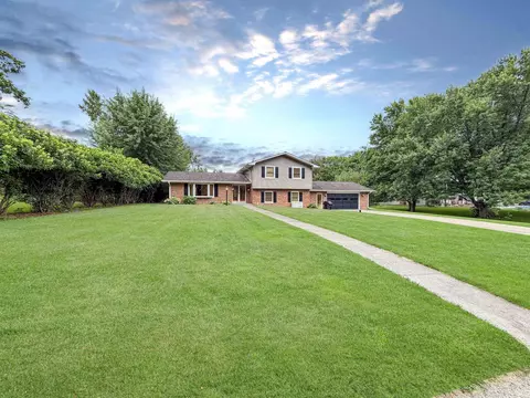 1348 N Lakeview Dr, Frankfort, IN 46041