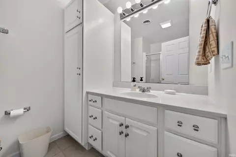 Bath - 800 Walnut Rdg W, Logansport, IN 46947 photo 1 of 3