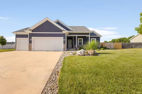 30329 Pine Bluff Dr, Elkhart, IN 46517