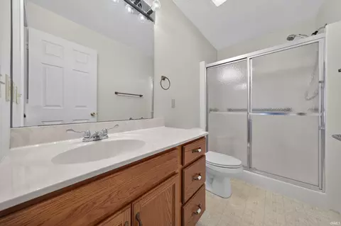 Bath - 820 Walnut Rdg W, Logansport, IN 46947 photo 3 of 3