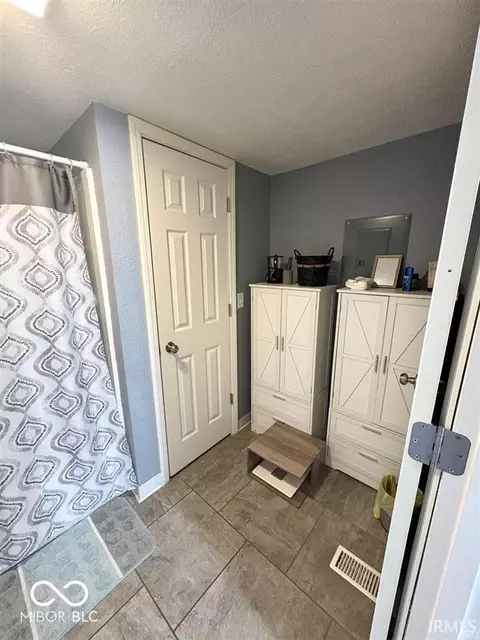 Bath - 210 W Jay St, Dunkirk, IN 47336 photo 3 of 3