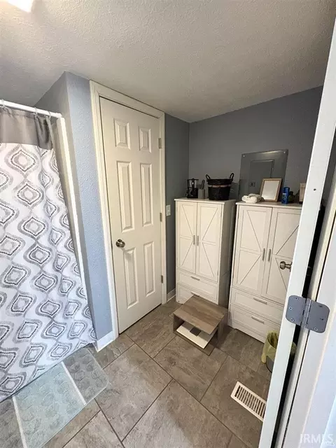Bath - 210 W Jay St, Dunkirk, IN 47336 photo 3 of 3