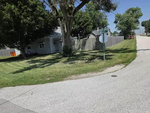 Exterior - 322 W North St, Windfall, IN 46076 photo 2 of 5