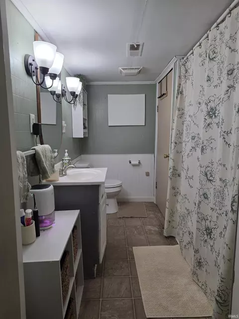 Bath - 322 W North St, Windfall, IN 46076 photo 1 of 1